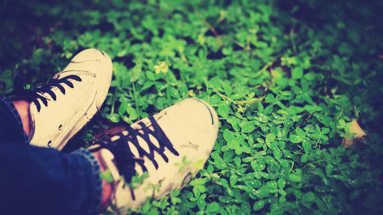 Wallpaper feet, grass, shoelaces, shoes