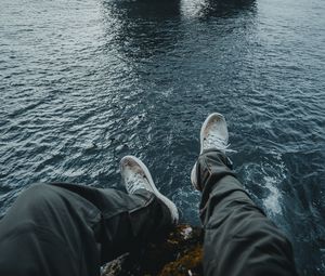 Preview wallpaper feet, rocks, ocean, water