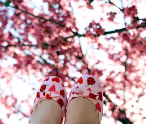 Preview wallpaper feet, shoes, branches, wood, positive