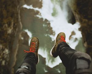Preview wallpaper feet, shoes, cliff