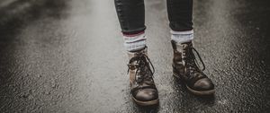 Preview wallpaper feet, shoes, rain