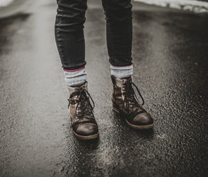 Preview wallpaper feet, shoes, rain