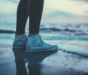 Preview wallpaper feet, sneakers, sea, surf, foam