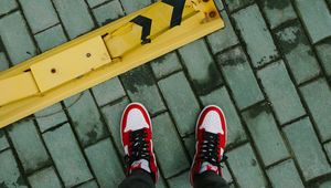 Preview wallpaper feet, sneakers, tiles