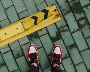 Preview wallpaper feet, sneakers, tiles