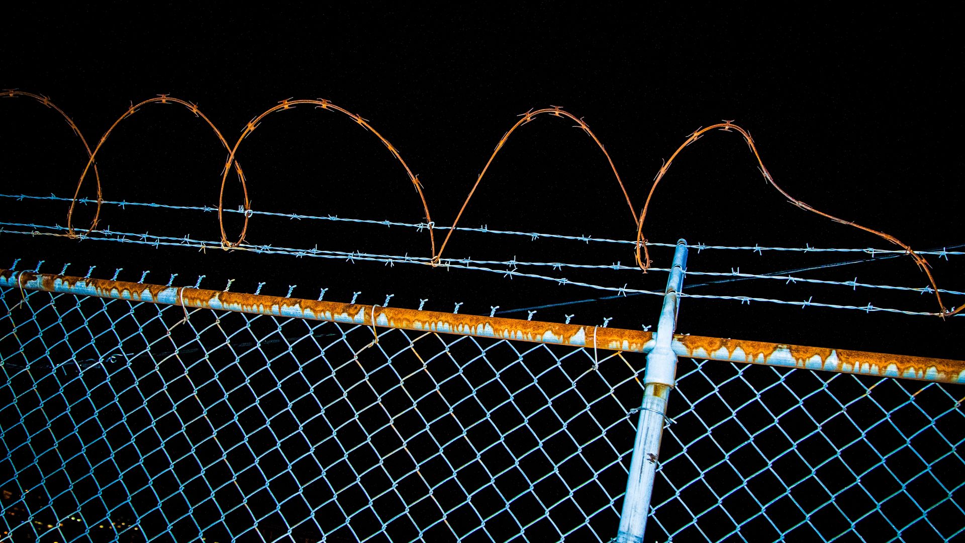 Download wallpaper 1920x1080 fence, barbed wire, rust full hd, hdtv