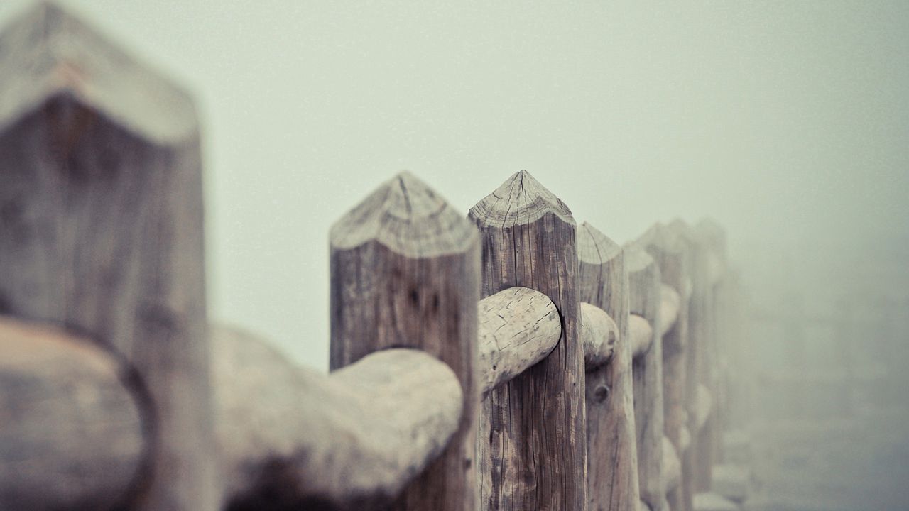 Wallpaper fence, blur, fog
