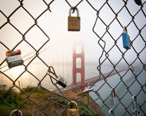 Preview wallpaper fence, mesh, lock, bridge, fog, view