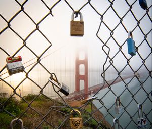 Preview wallpaper fence, mesh, lock, bridge, fog, view