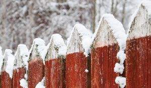 Preview wallpaper fence, wooden, snow, red