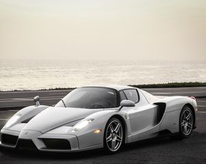 Preview wallpaper ferrari, enzo, silver, sea, background