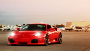 Preview wallpaper ferrari, f430, light, lights, airfield