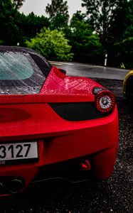 Preview wallpaper ferrari, sports car, red, drops, moisture