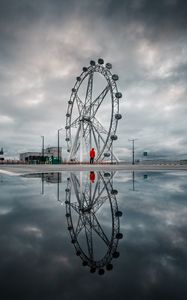 Preview wallpaper ferris wheel, man, alone, reflection