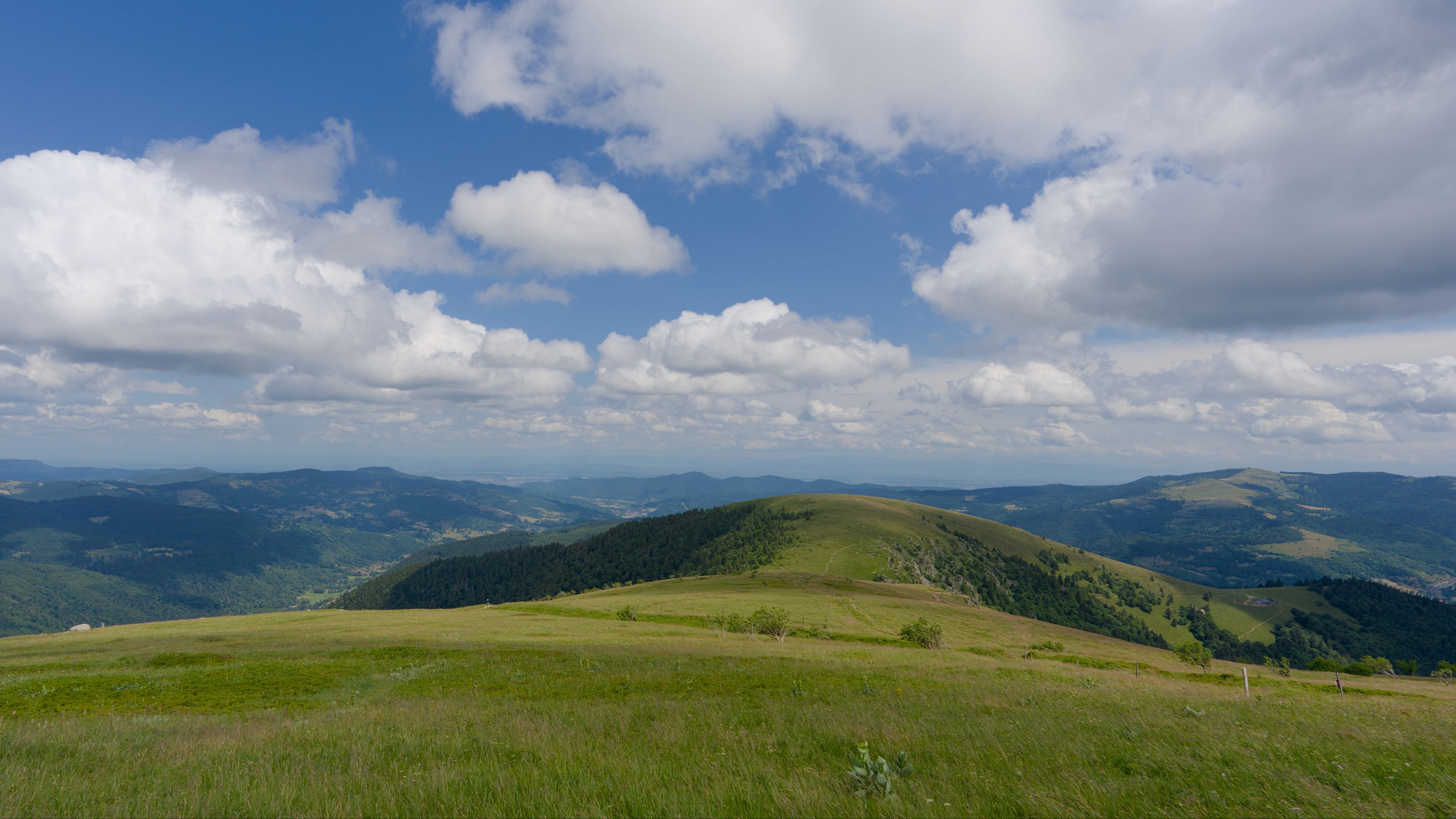3840x2160 Wallpaper field, grass, mountains, clouds, sky, landscape