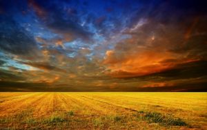 Preview wallpaper field, horizon, clouds, layers, veil, cloudy, bad weather