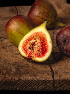 Preview wallpaper fig, fruit, wedges, board, ripe