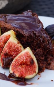 Preview wallpaper figs, cake, dessert, chocolate