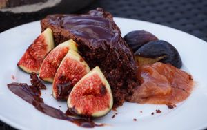 Preview wallpaper figs, cake, dessert, chocolate