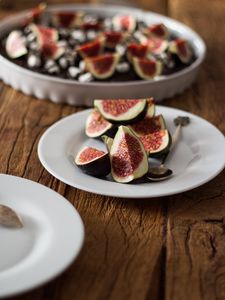 Preview wallpaper figs, fruit, slices, plate