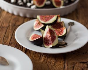 Preview wallpaper figs, fruit, slices, plate