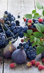 Preview wallpaper figs, grapes, raspberries, crockery