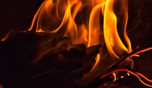 Preview wallpaper fire, bonfire, flame, dark, firewood, burning