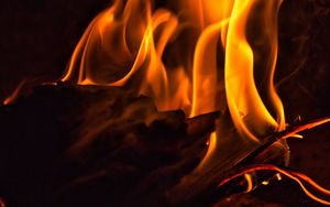 Preview wallpaper fire, bonfire, flame, dark, firewood, burning