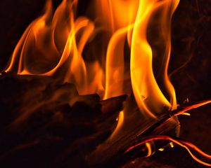 Preview wallpaper fire, bonfire, flame, dark, firewood, burning