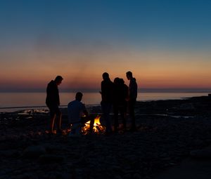 Preview wallpaper fire, camping, silhouettes, rest, beach
