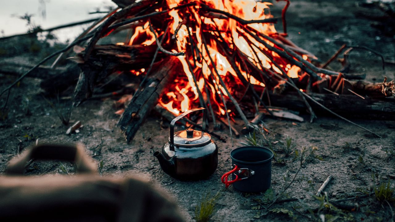 Wallpaper fire, dishes, camping, hiking