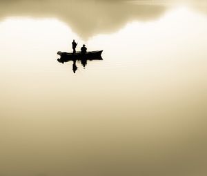 Preview wallpaper fishermen, boat, lake, silhouettes, minimalism