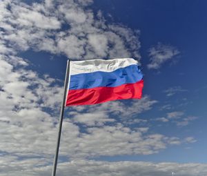 Preview wallpaper flag, tricolor, russia, sky, clouds