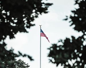 Preview wallpaper flag, usa, building, trees