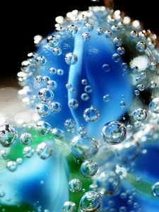 Preview wallpaper flower, drop, water, immersion