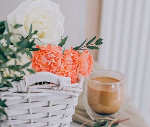 Preview wallpaper flowers, bouquet, basket, coffee, glass