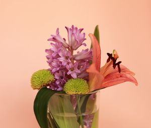 Preview wallpaper flowers, bouquet, glass, minimalism