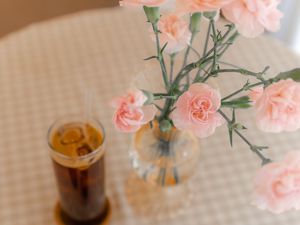 Preview wallpaper flowers, bouquet, light, aesthetics