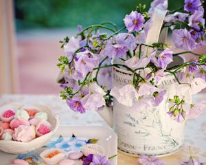 Preview wallpaper flowers, bouquet, pills, sweets, tray