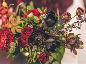 Preview wallpaper flowers, bouquet, roses, tulips, red, black