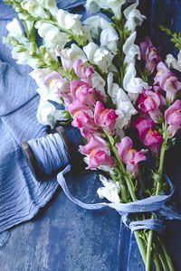 Preview wallpaper flowers, bouquet, thread, pink, white
