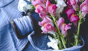 Preview wallpaper flowers, bouquet, thread, pink, white