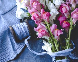 Preview wallpaper flowers, bouquet, thread, pink, white