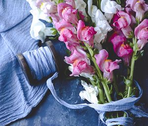 Preview wallpaper flowers, bouquet, thread, pink, white