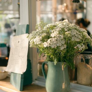 Preview wallpaper flowers, bouquet, vase, light