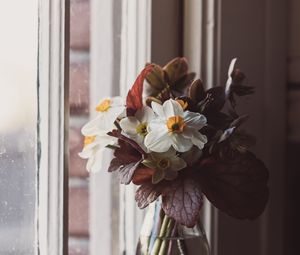 Preview wallpaper flowers, bouquet, vase, windows