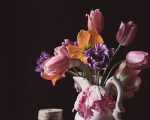 Preview wallpaper flowers, bouquet, vase, books, aesthetics