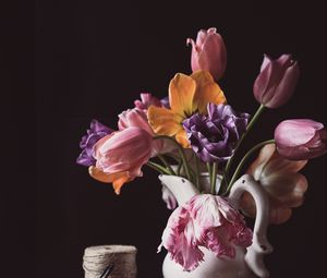 Preview wallpaper flowers, bouquet, vase, books, aesthetics