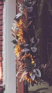Preview wallpaper flowers, leaves, petals, wreath, dried flowers, blur