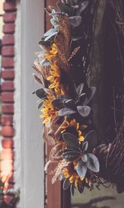 Preview wallpaper flowers, leaves, petals, wreath, dried flowers, blur